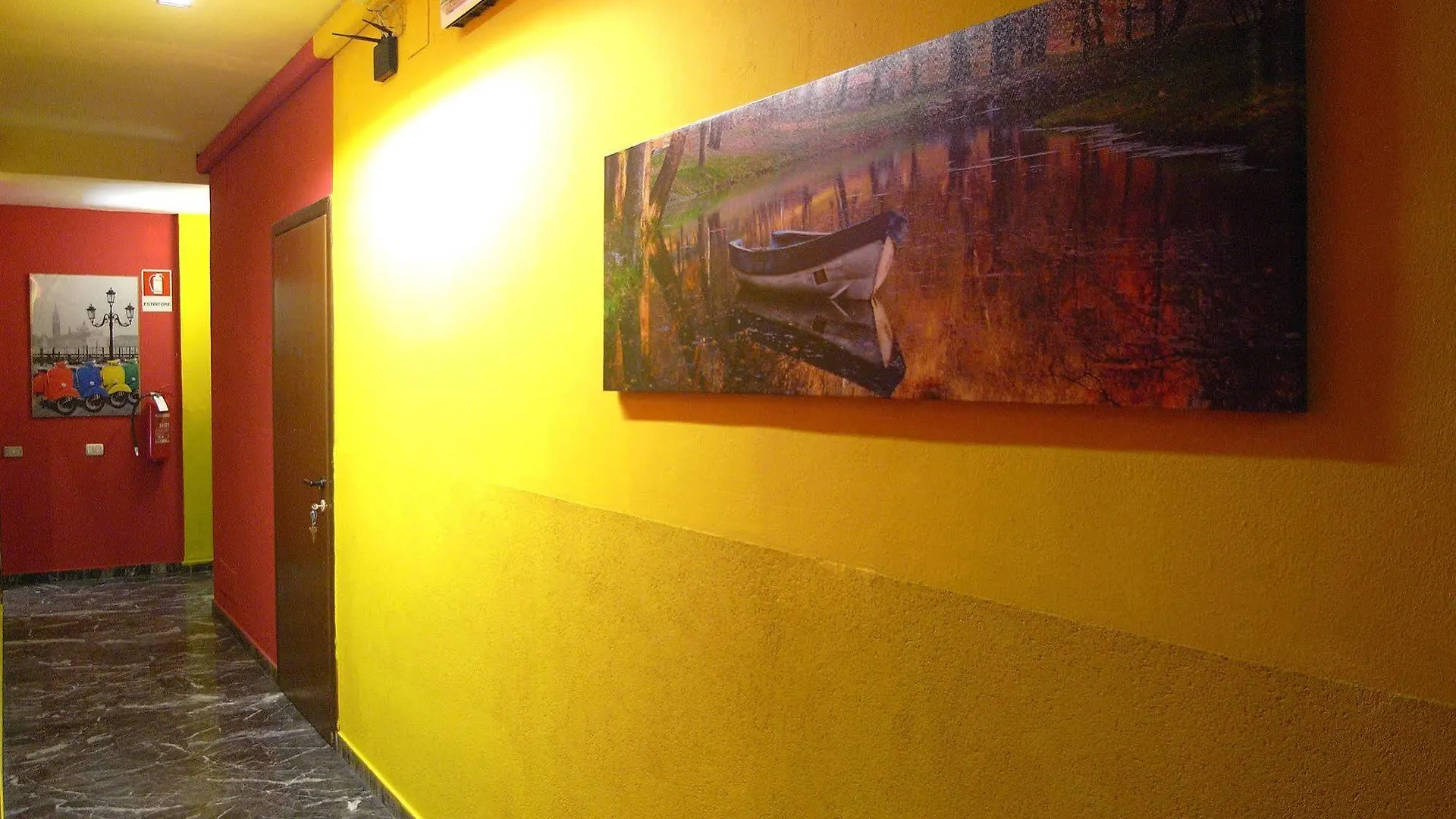 מילאנו Hostel California 0*,  איטליה